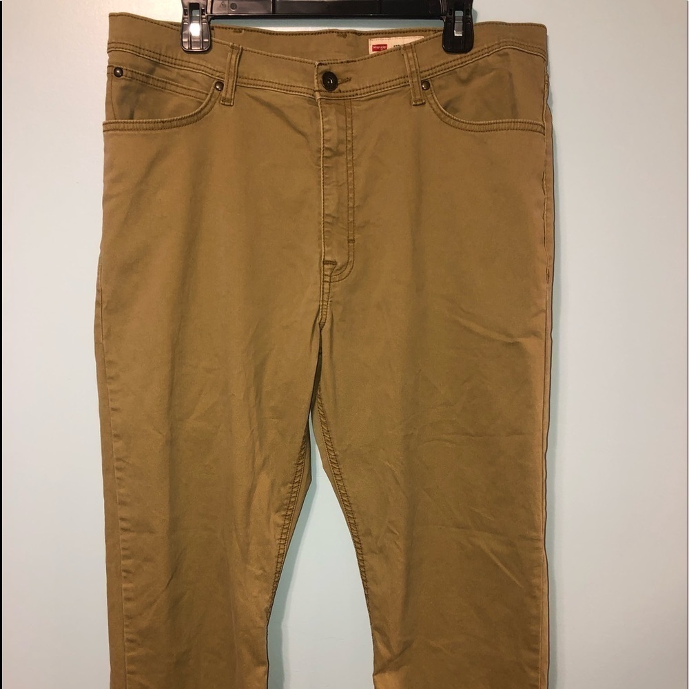 Wrangler straight fit jeans. Measurements provided khaki colored
